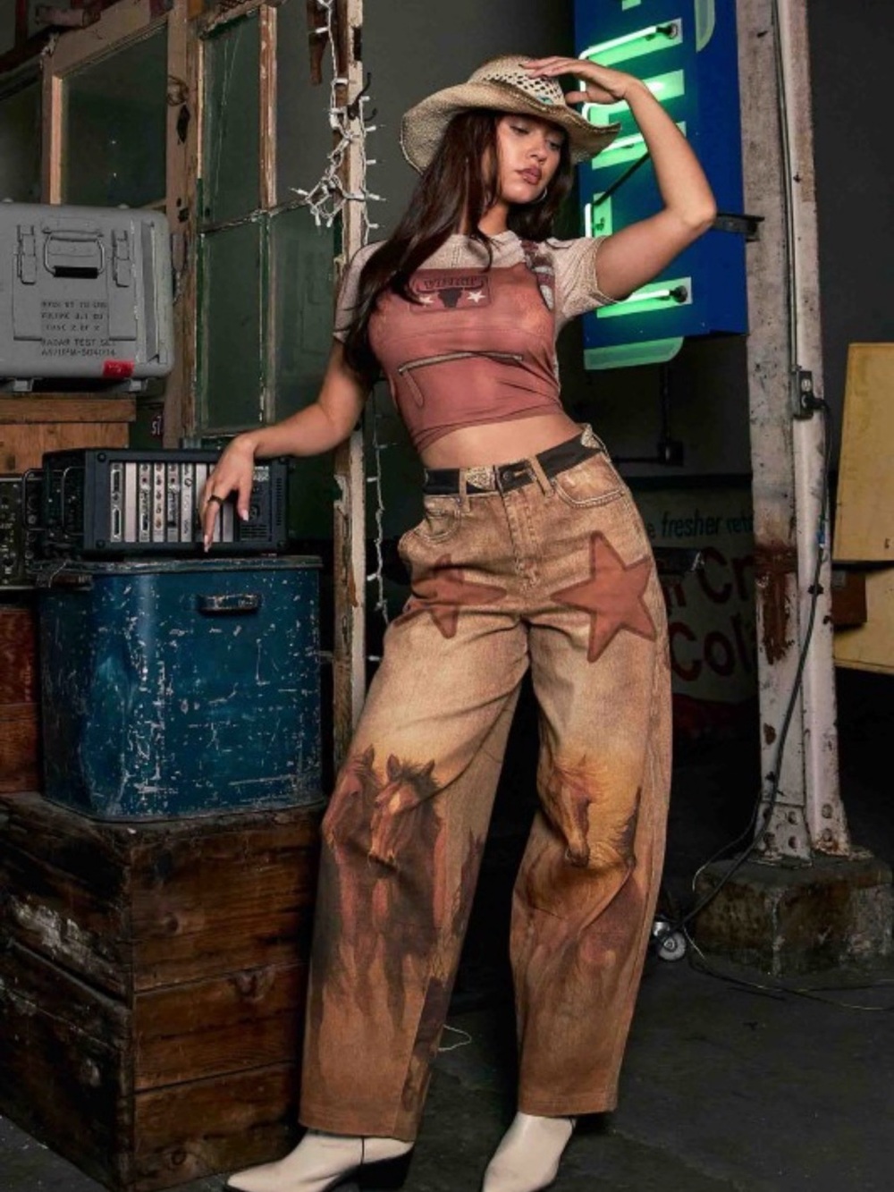 J51. Graphic Horse Print Wide Leg Jeans in Brown Tan - Picture 3 of 3